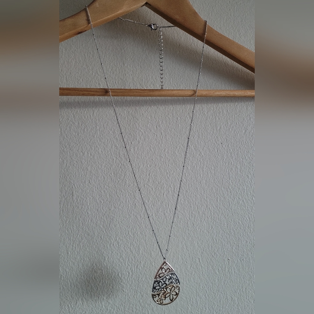 Mixed metal tear drop shaped pendant necklace - Picture 2 of 5